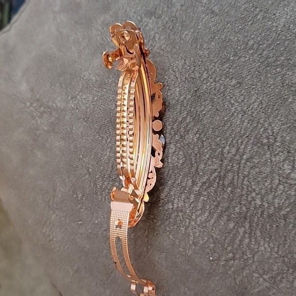 3/$30 ๐
บVTG Rose Gold Filigree Butterfly Rhinestone Hinged Fairycore Barrette - Picture 6 of 9